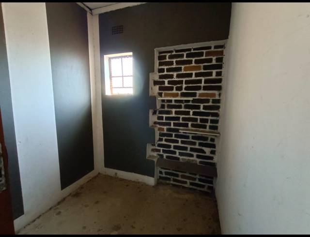 108M² BUSINESS FOR SALE IN VANDERBIJLPARK CE 6